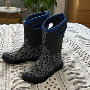 Bogs insulated waterproof Kids Boots, size 4